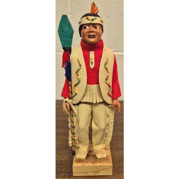 Vintage Native American Indian Figurine with Beaded Clothing and Feathered Heir - Picture 2 of 6